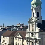 Amazing Castle View Apartman
