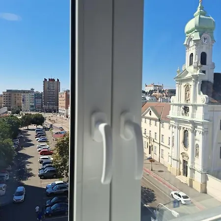 Amazing Castle View * براتسيلافا